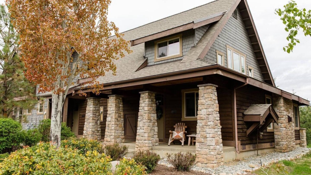 Cle Elum Cabin | Beautiful home in the heart of Suncadia overlooking golf, near tubing, winery and more!