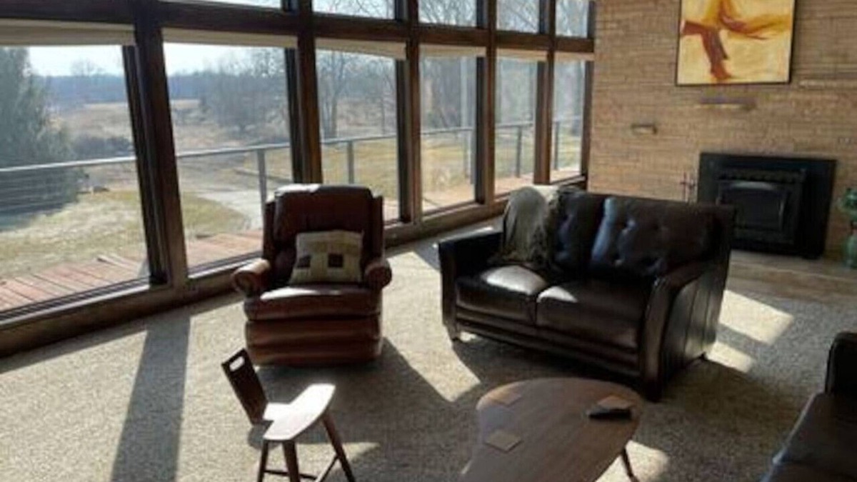 Altoona House | Beautiful Home in Town Acreage