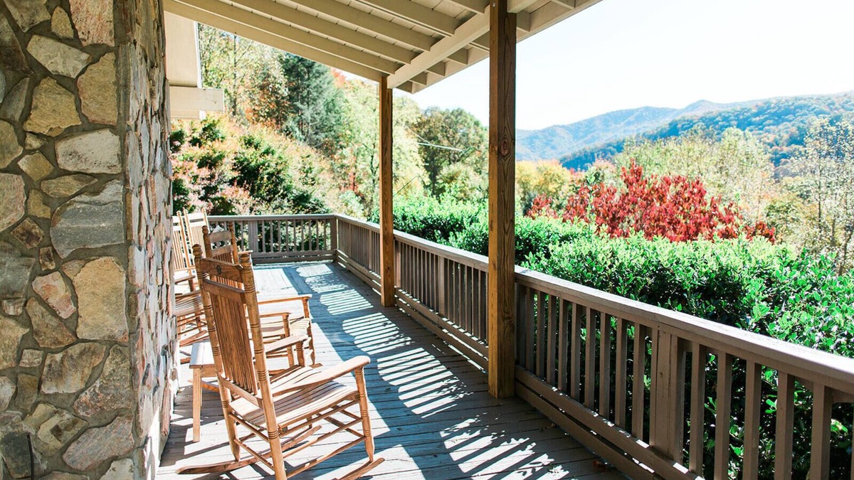 Valley Creek Run House | Beautiful Home in Maggie Valley, NC near Cataloochee Ski area