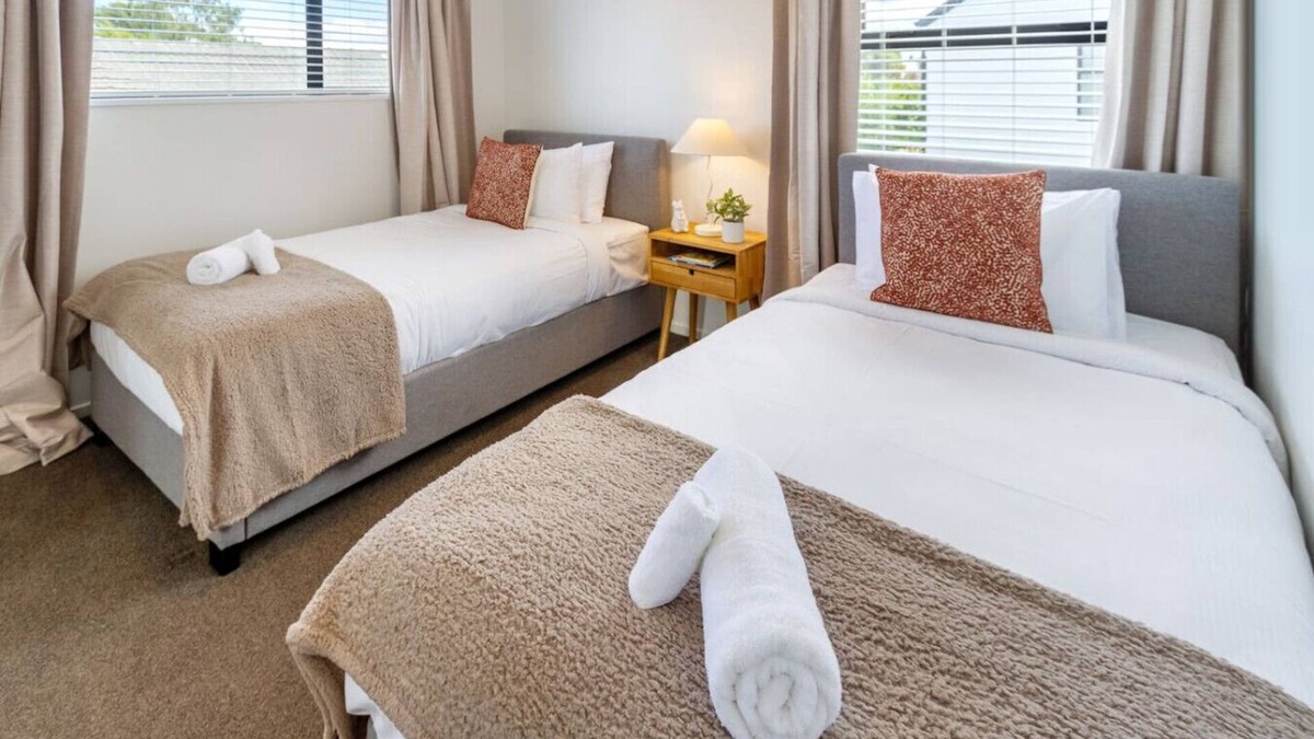 Christchurch House | Beautiful home Near CBD Pet Friendly with Carpark