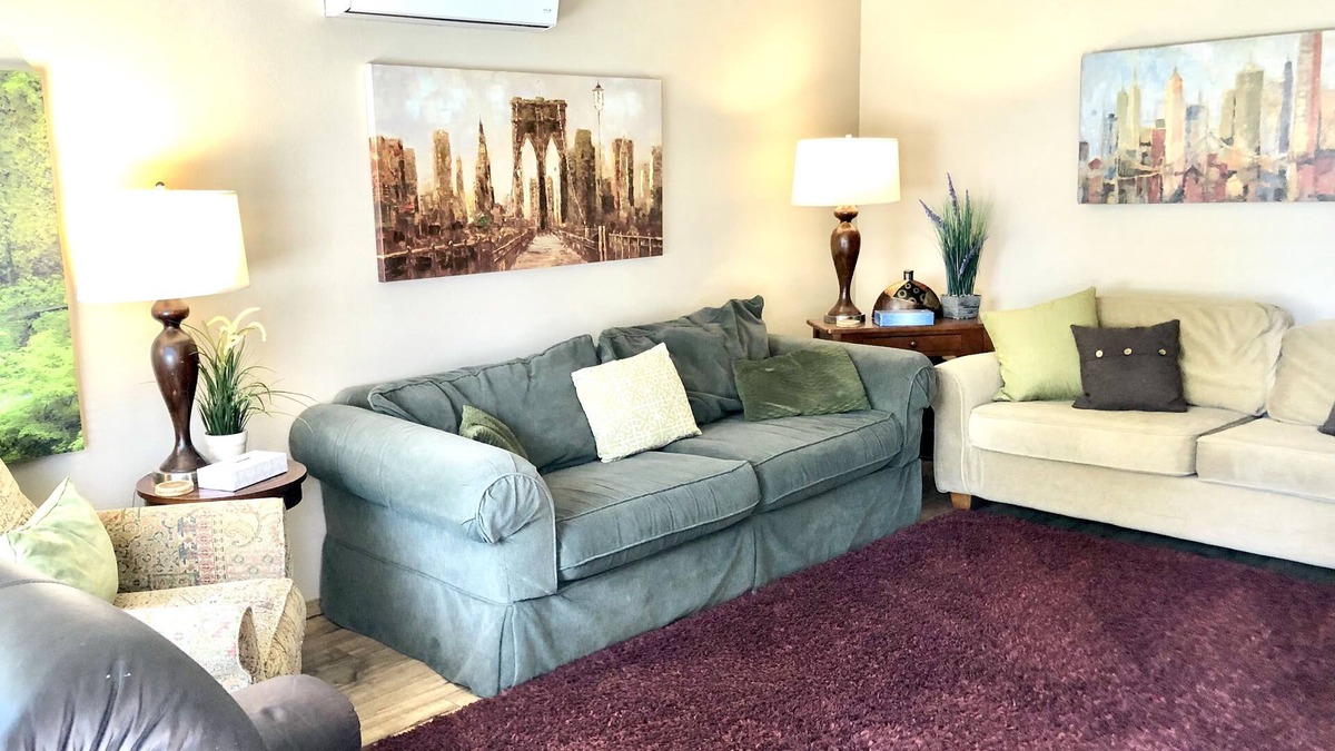 South Westside House | Beautiful Home near Downtown Olympia Entire Home 2 Bedrooms & Full Kitchen