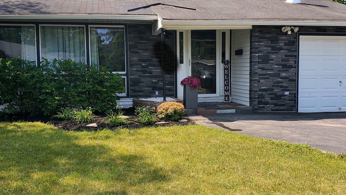 Syracuse House | Beautiful home near Drumlins Country Club/SU