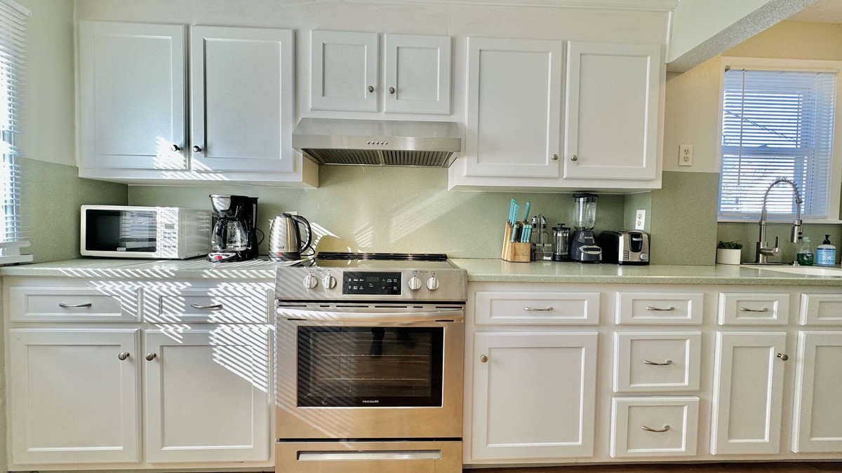 East Shore House | Beautiful Home near Light House Beach