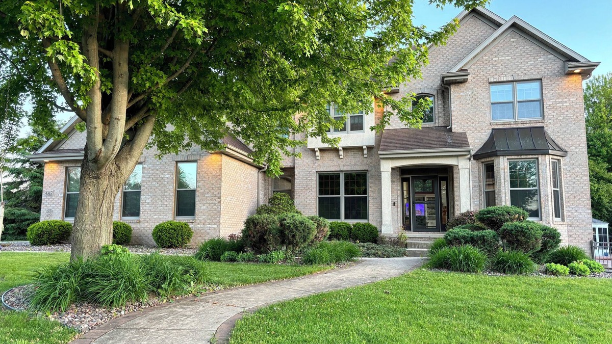 Hobart House | Beautiful home near Lambeau Field in quiet subdivision
