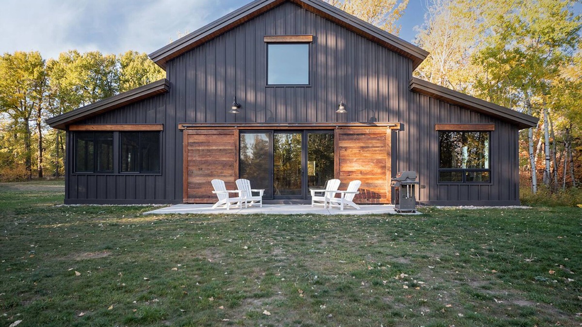 Roberts House | Beautiful home on 16 acres with private access to Rock Creek!