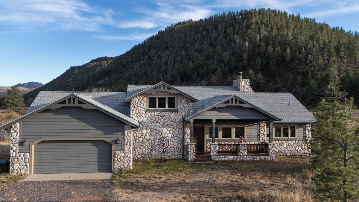 Pine House | Beautiful Home on 40+ Acres on South Platte River