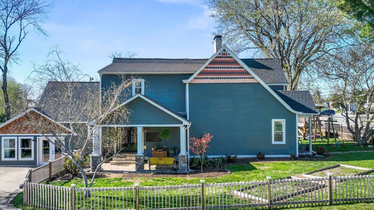 Versailles House | Beautiful home on Bourbon Trail.Close to Keeneland. Walk to downtown Versailles