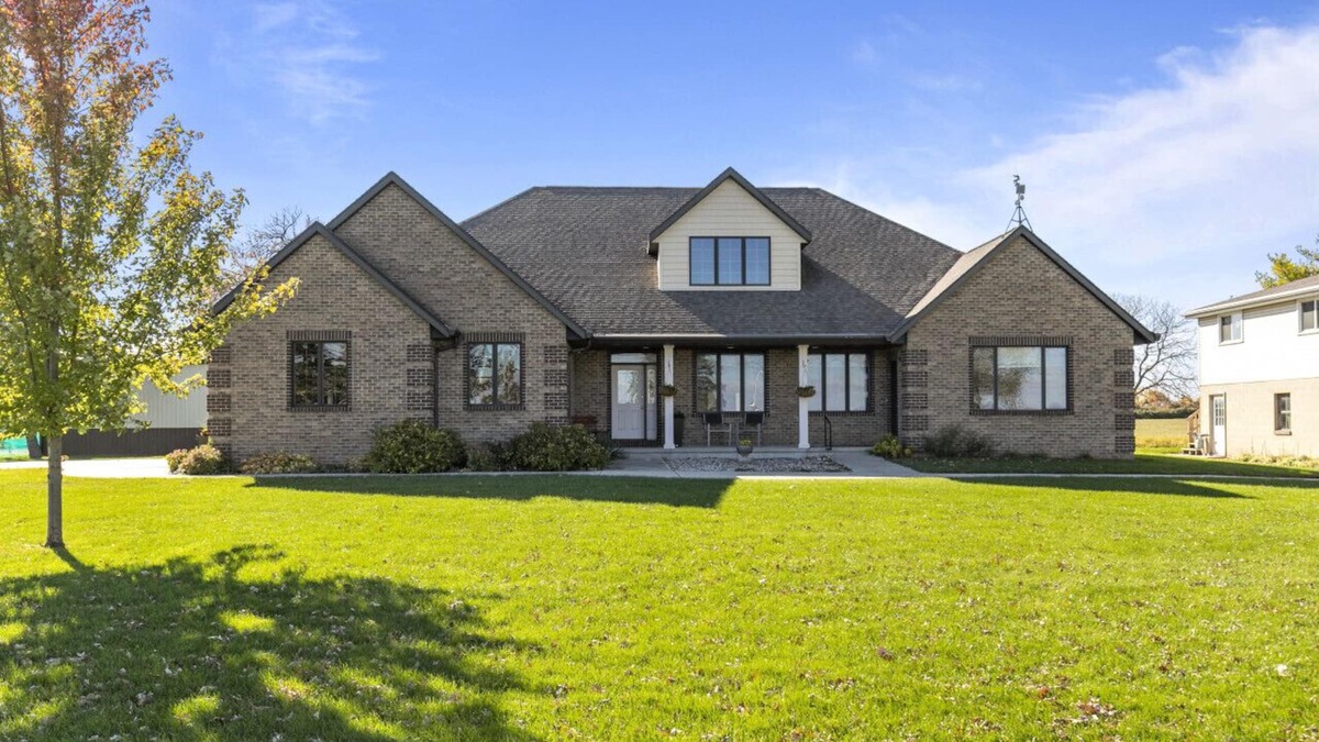 Black Wolf House | Beautiful home on Lake Winnebago