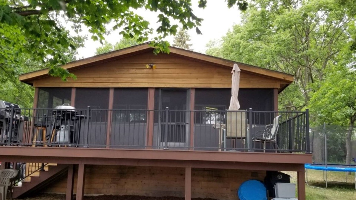 Darwin House | Beautiful Home on Lake Washington - Pontoon Included with Rental!