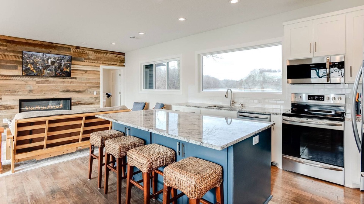 Lindstrom House | Beautiful home on North Center Lake