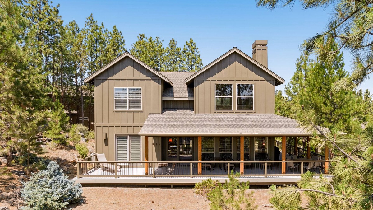 RiverWild House | BEAUTIFUL HOME OVERLOOKING THE RIVER-MINUTES TO IT ALL