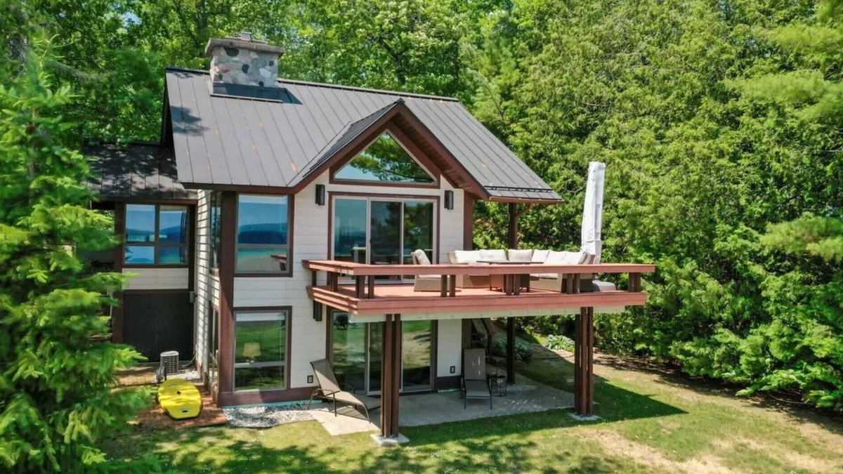 Higgins Lake House | Beautiful Home w/2 fireplaces, Deck, and 75ft of Private Higgins Lake Frontage