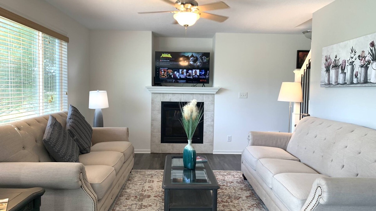 Urbandale House | Beautiful home with 4 bedrooms