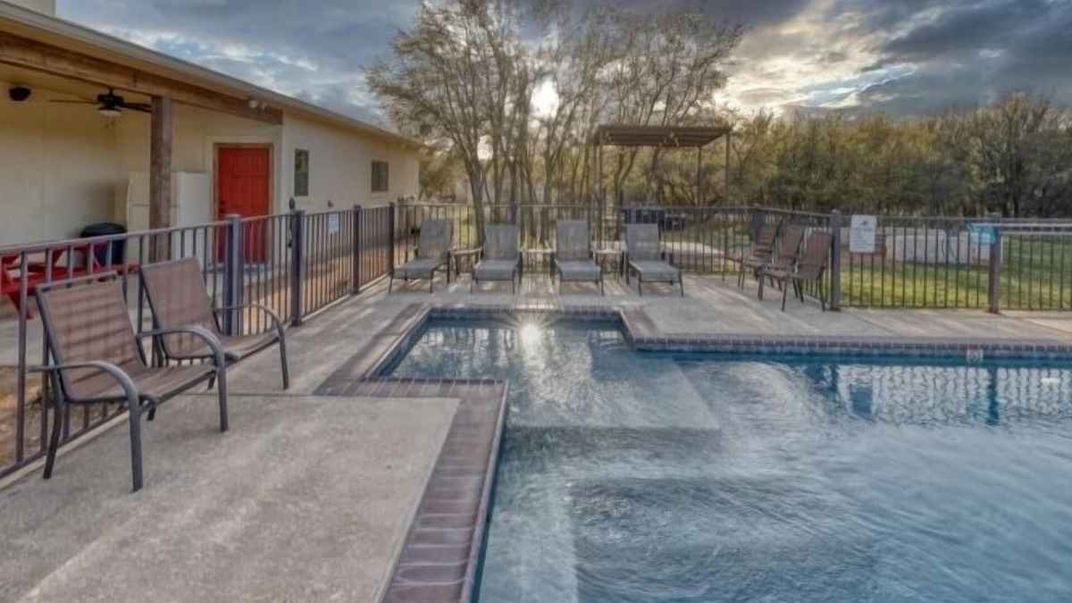 Sabinal House | Beautiful home with a pool