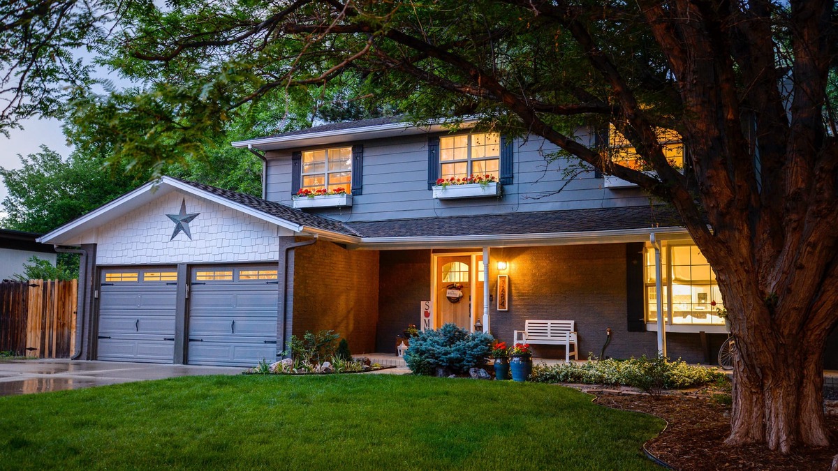 Columbine House | Beautiful home with huge backyard in the heart of Littleton