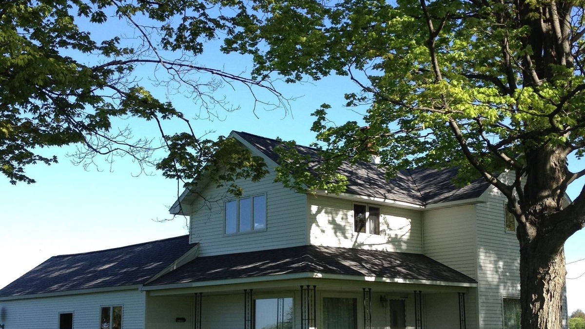Levering House | Beautiful Home With Miles Of Lake Michigan Public Sand Beach Just Minutes Away