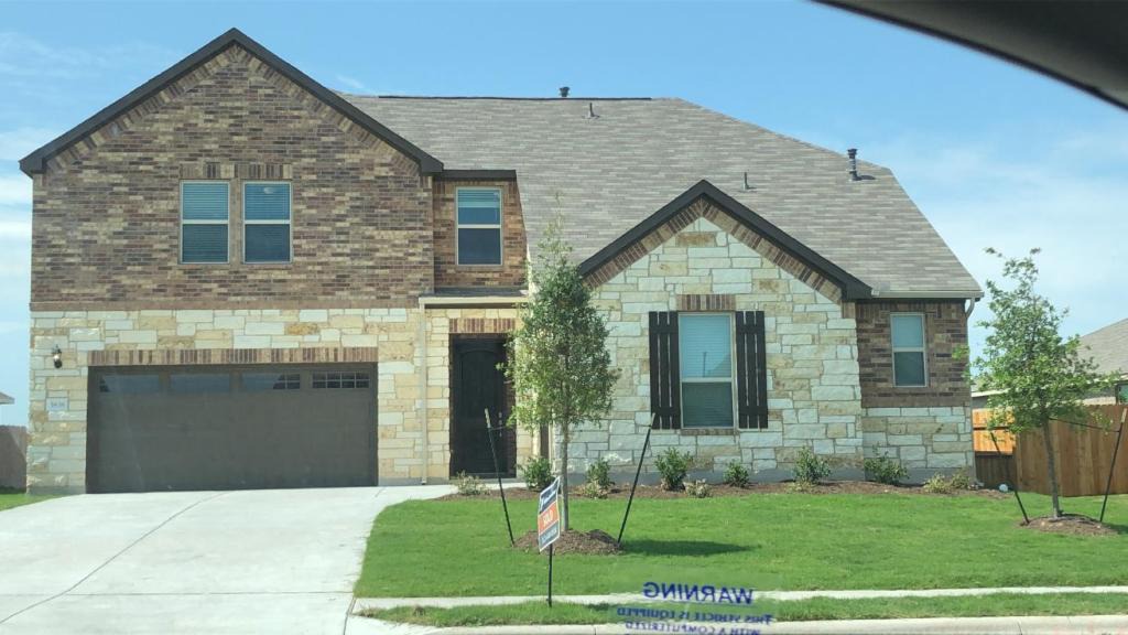 Hutto House | Beautiful Home with Modern Rooms