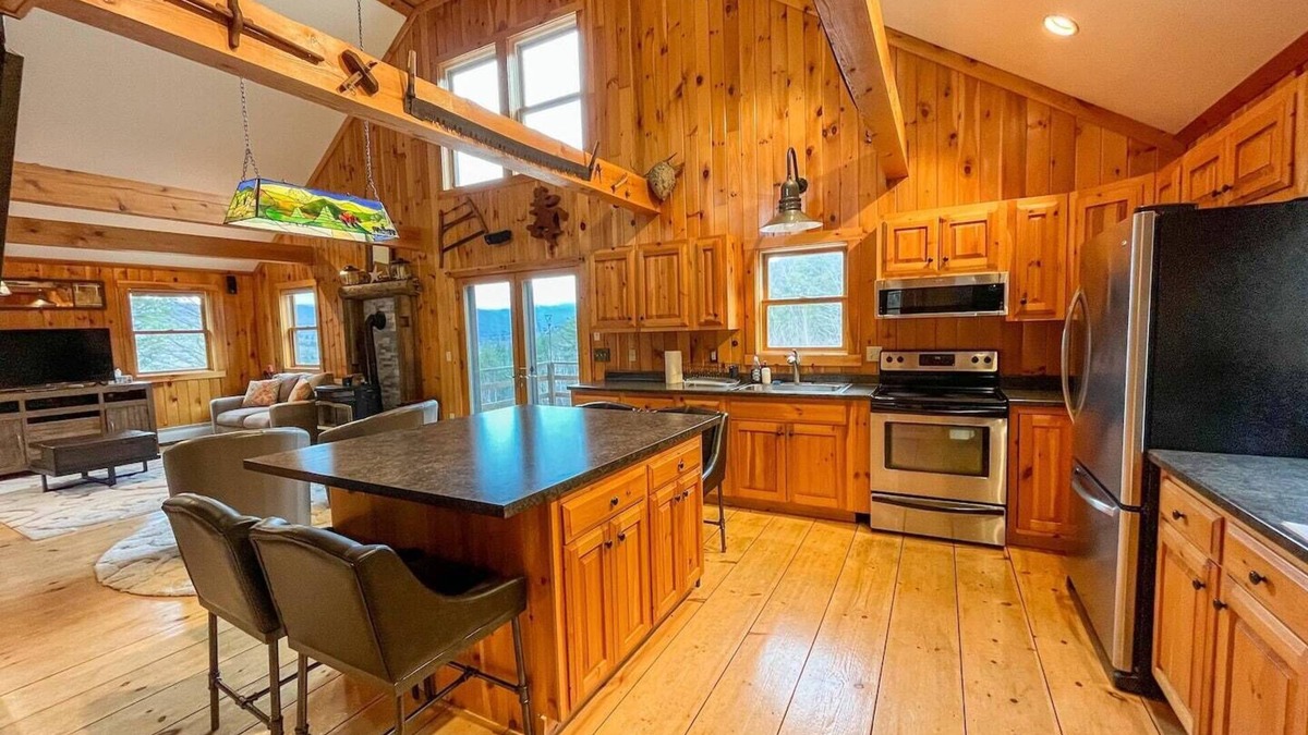 Moretown House | Beautiful Home with views and a hot tub 10 minutes from Sugarbush Resort