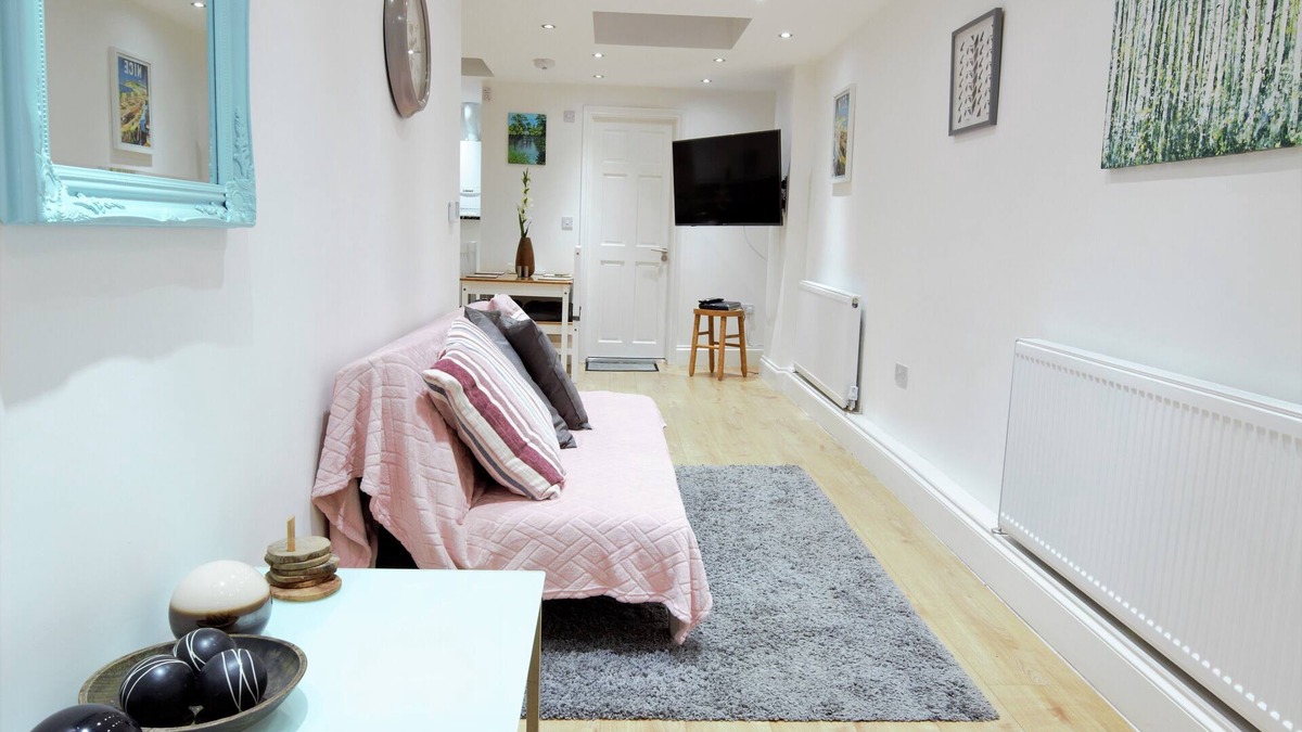 Peninsula House | BEAUTIFUL HOMELY 2 BEDROOM APARTMENT IN THE HEART OF GREENWICH