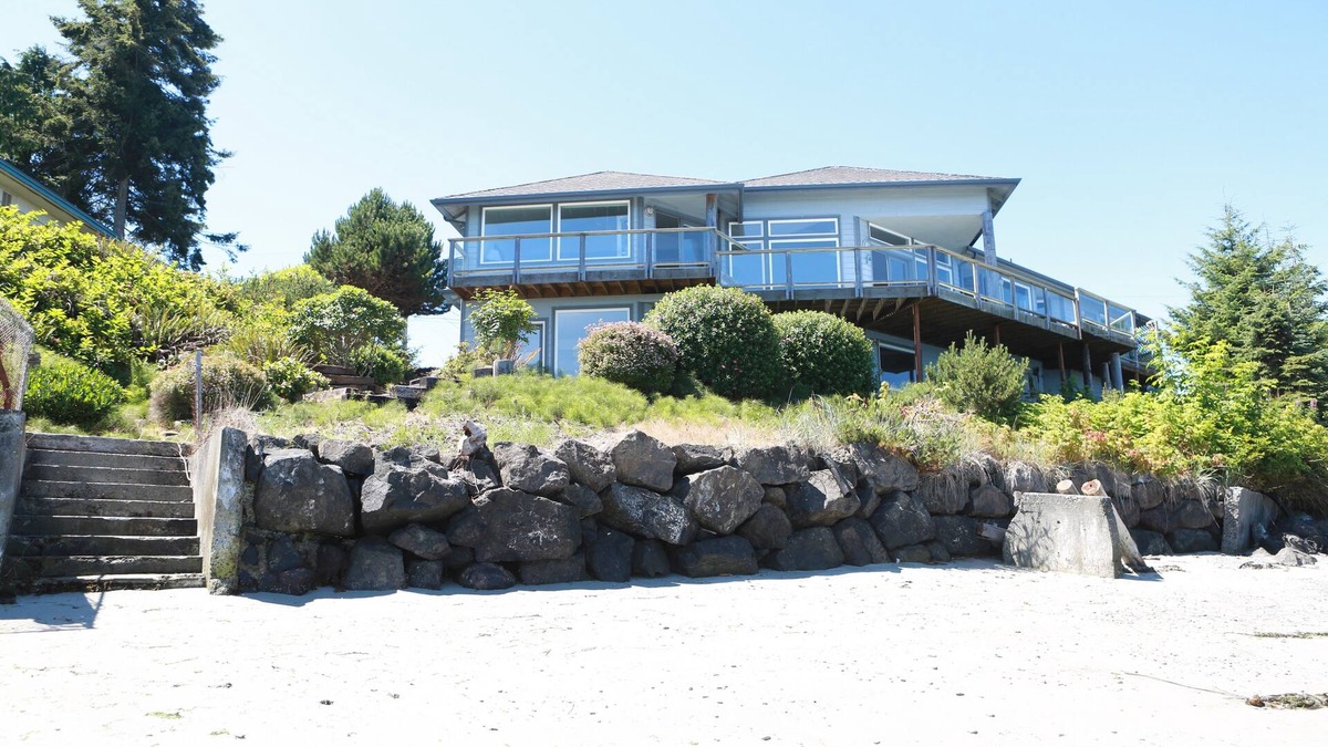 Port Ludlow House | Beautiful Hood Canal Home at the Water's Edge-Sweeping Views and Sandy Beach