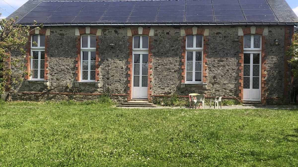 Chanzeaux House | Beautiful house in a former school