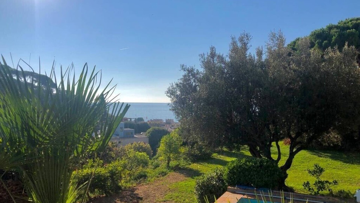 Caldes d'Estrac Villa | Beautiful house with Medieval tower