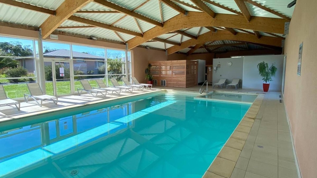 Guisseny Cottage | BEAUTIFUL HOUSE 100 METRES FROM THE BEACH WITH HEATED INDOOR POOL