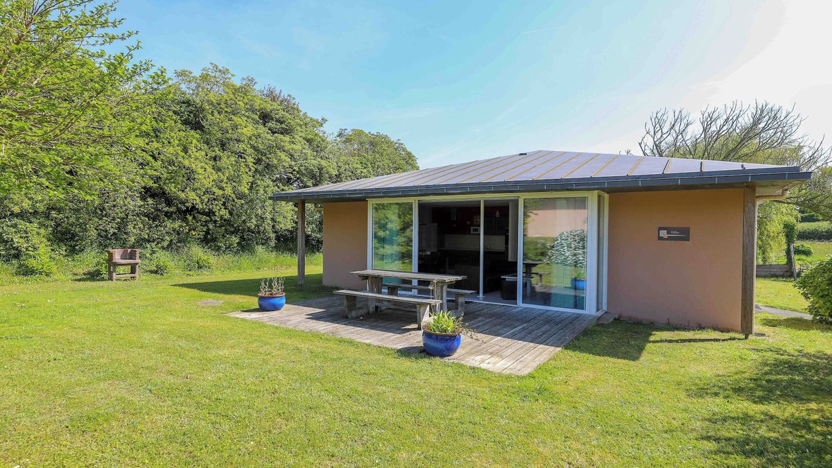 Guisseny Cottage | BEAUTIFUL HOUSE 100 METRES FROM THE BEACH WITH SHARED HEATED POOL