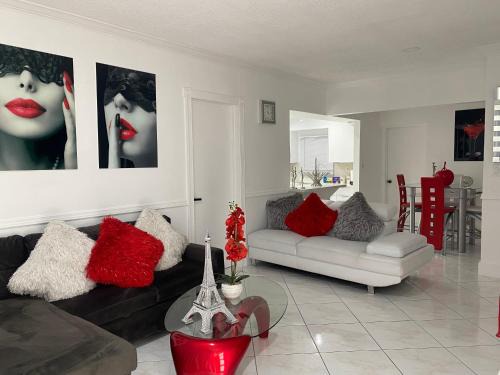 Flagami Apartment | Beautiful House 7 min from Miami Airport w FREE parking