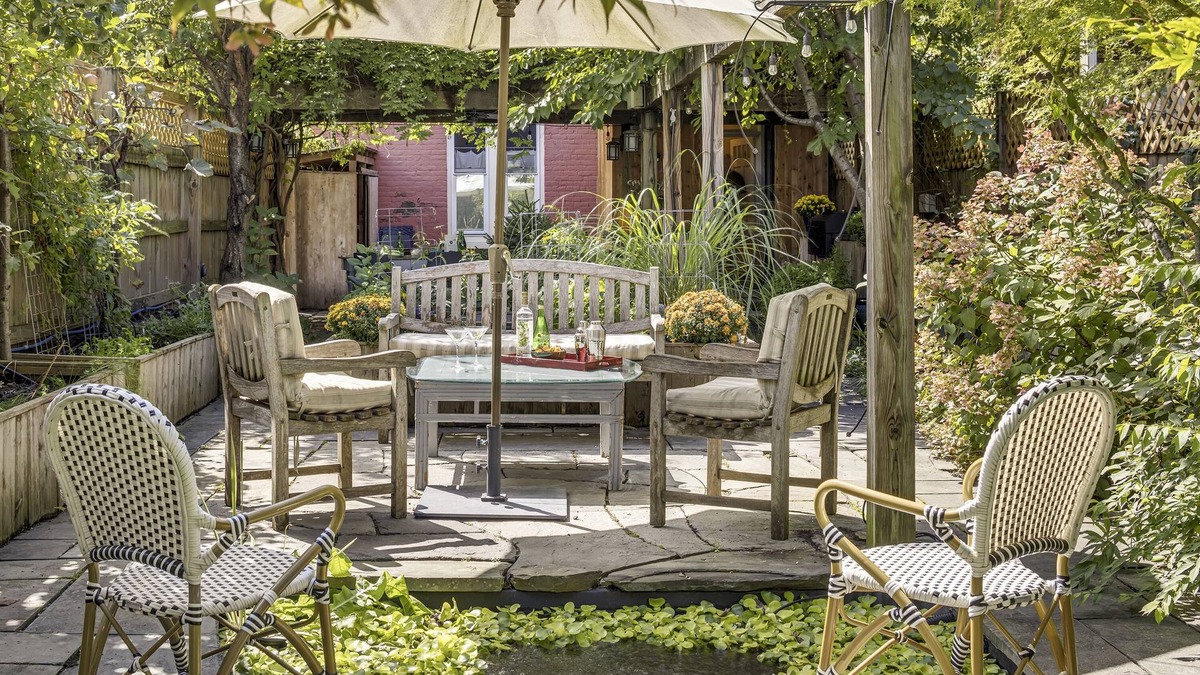 Hudson House | Beautiful House and Garden in Downtown Hudson, NY