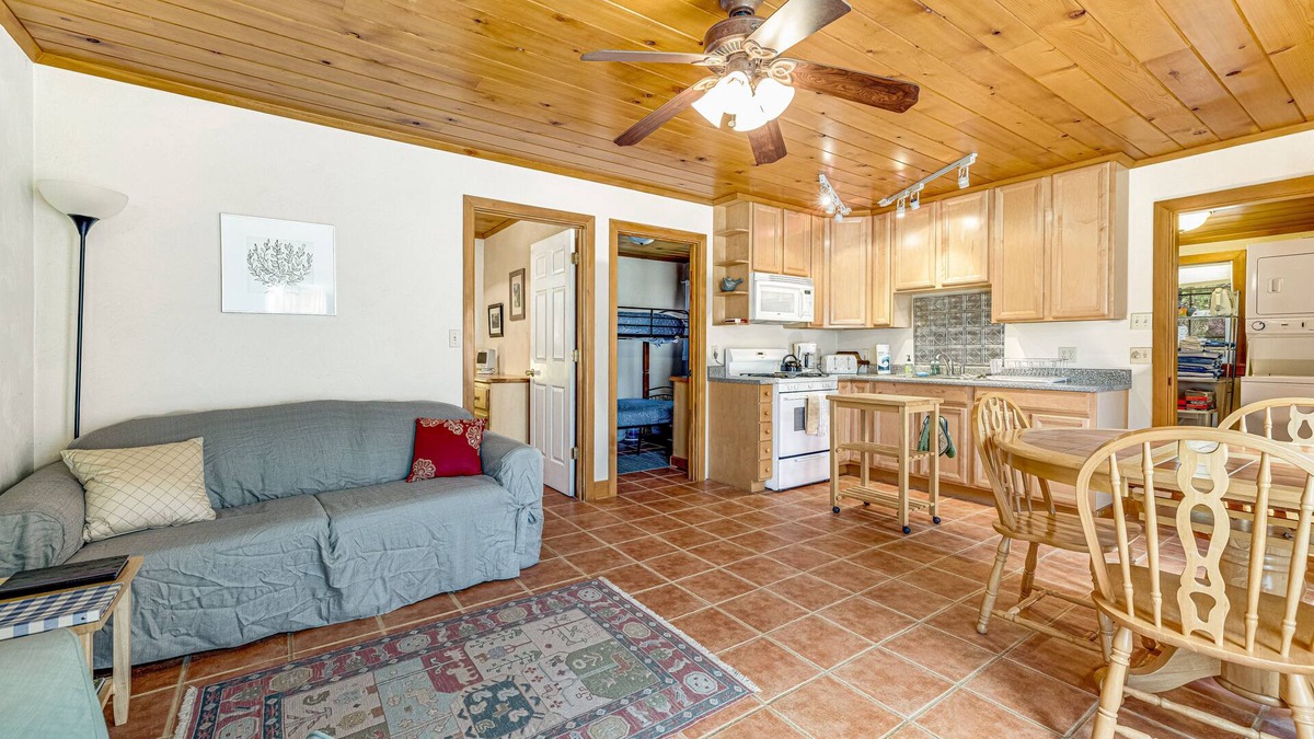 Harden Flat House | Beautiful house close to Yosemite with nature views & W/D - tranquil location