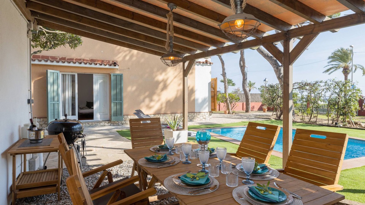 Blanes House | Beautiful house facing the sea, private pool with jacuzzi, wifi, A/C and parking