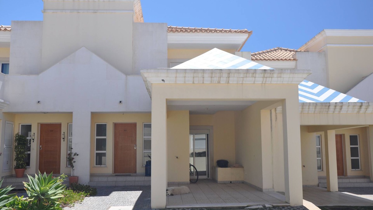 Albufeira House | Beautiful house in a nice condomium with swimming pool