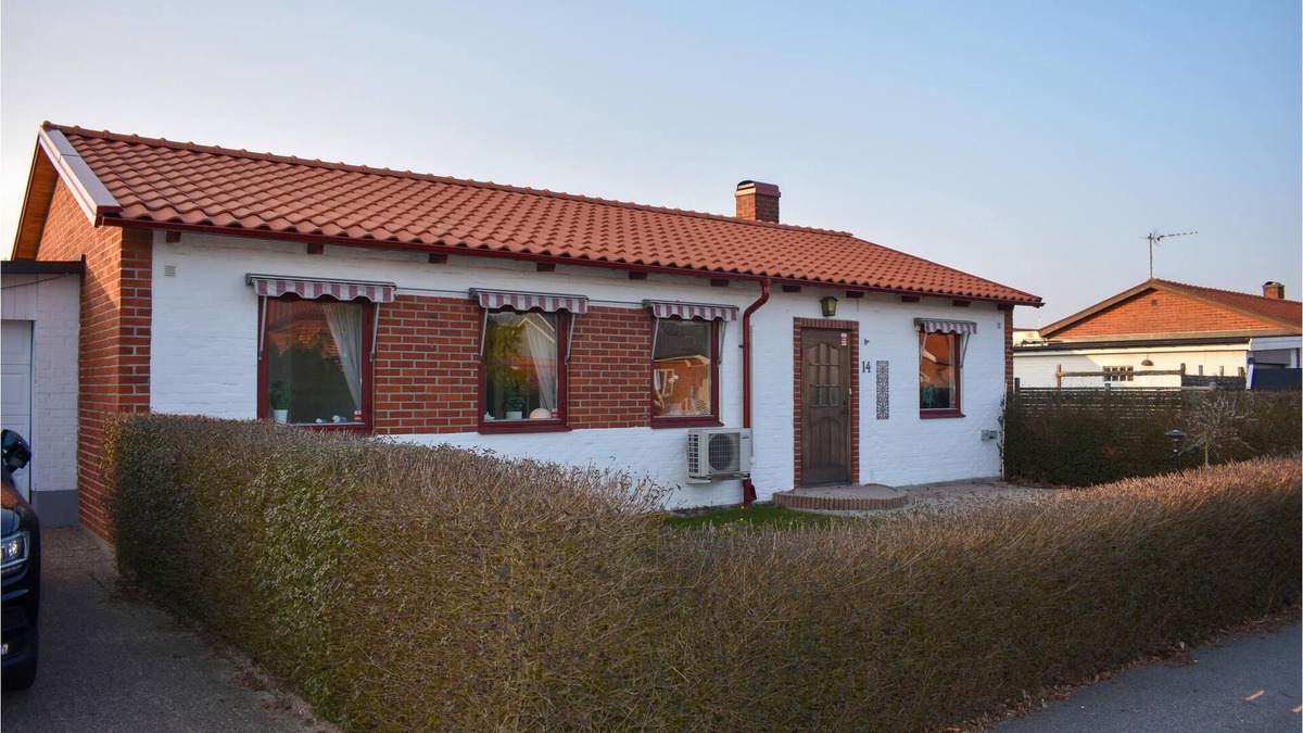 Solbacken-Halsobacken House | Beautiful house in a quiet street in Ystad with winter garden and large terrace.