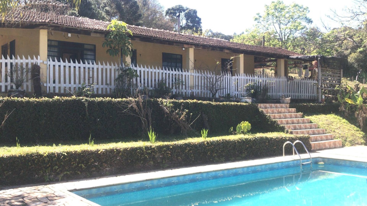 Munhoz House | Beautiful house in front of lake w/orchard, vegetable garden and animals