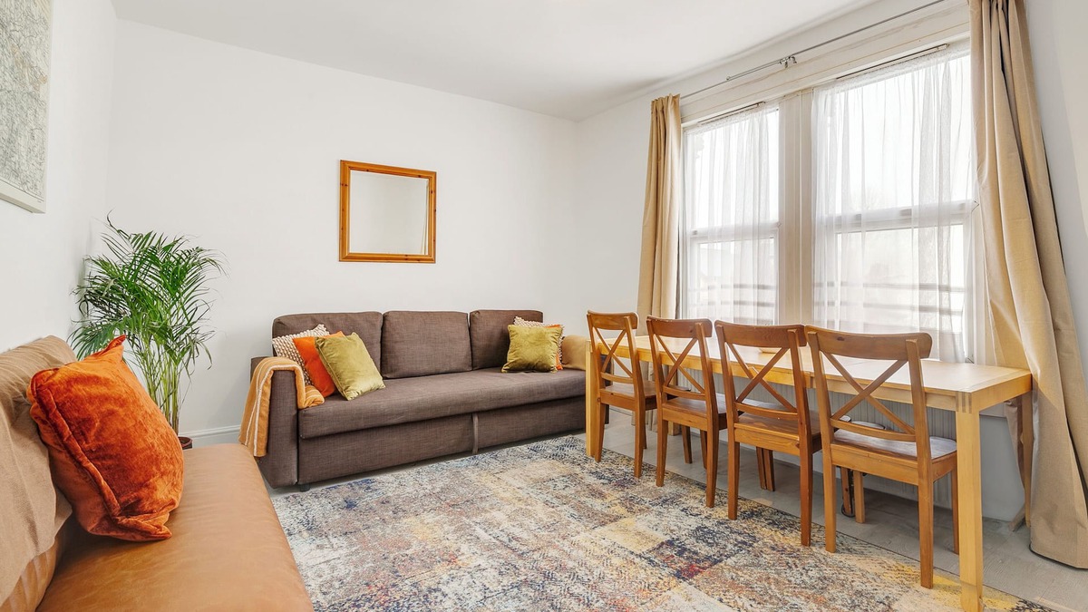 Tottenham Green House | Beautiful House in North London with Parking