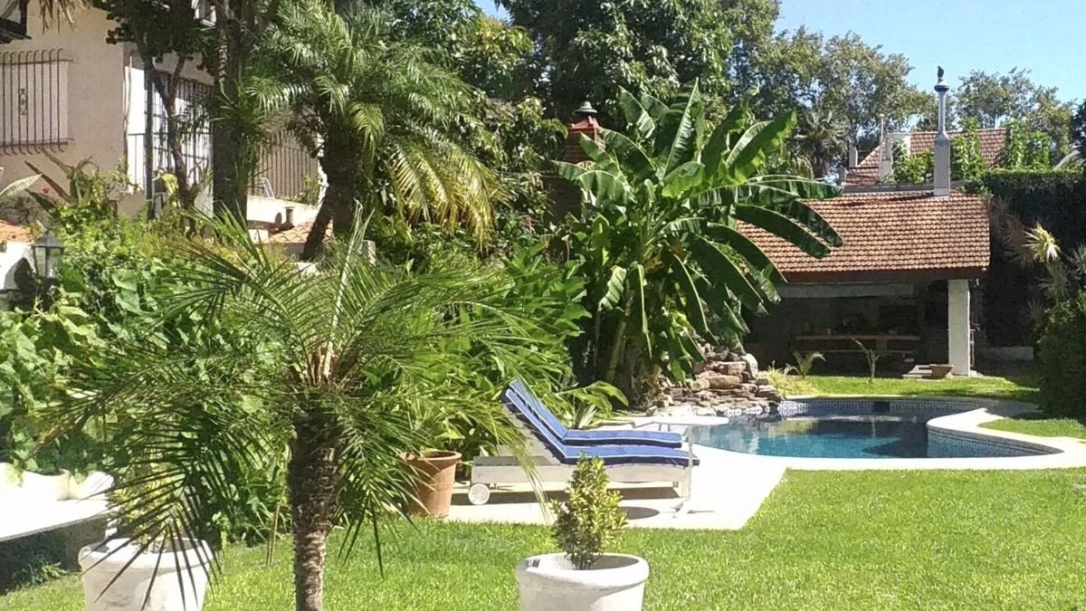 Olivos House | Beautiful house in Olivos near the River Plate with pool