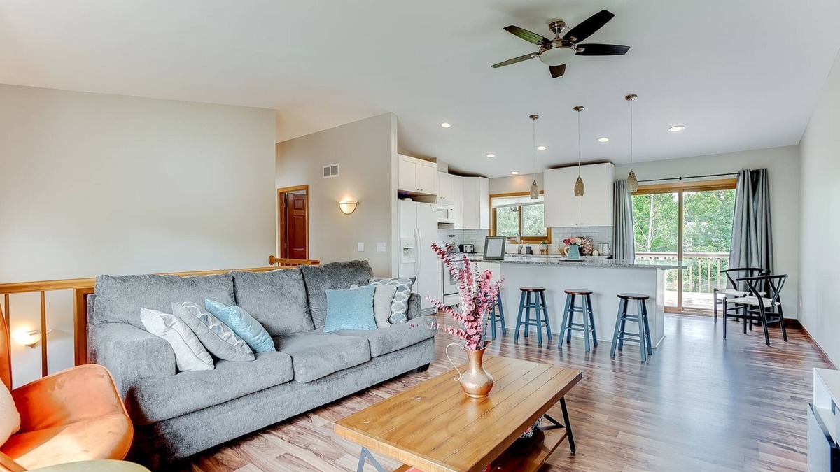 Eden Prairie House | Beautiful House in Eden Prairie - Entire House