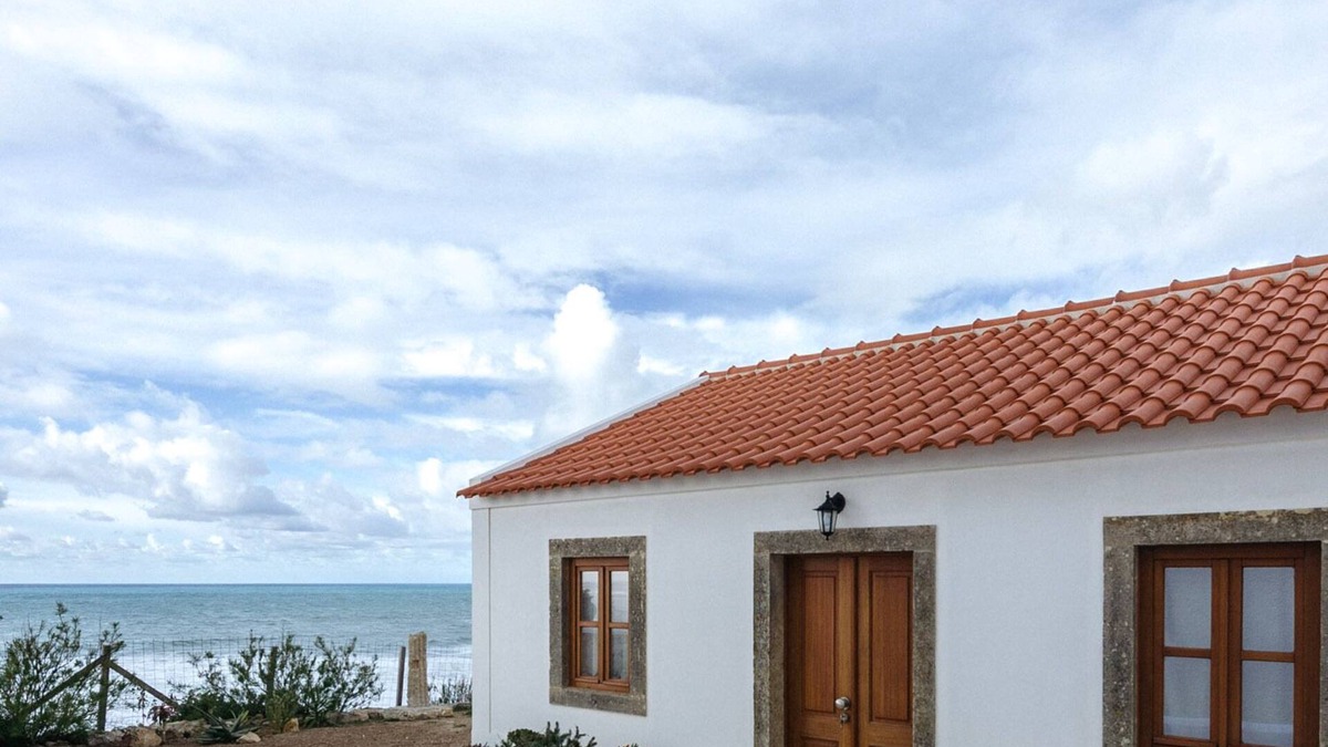 Azenhas do Mar House | BEAUTIFUL HOUSE ON A CLIFF BY THE OCEAN