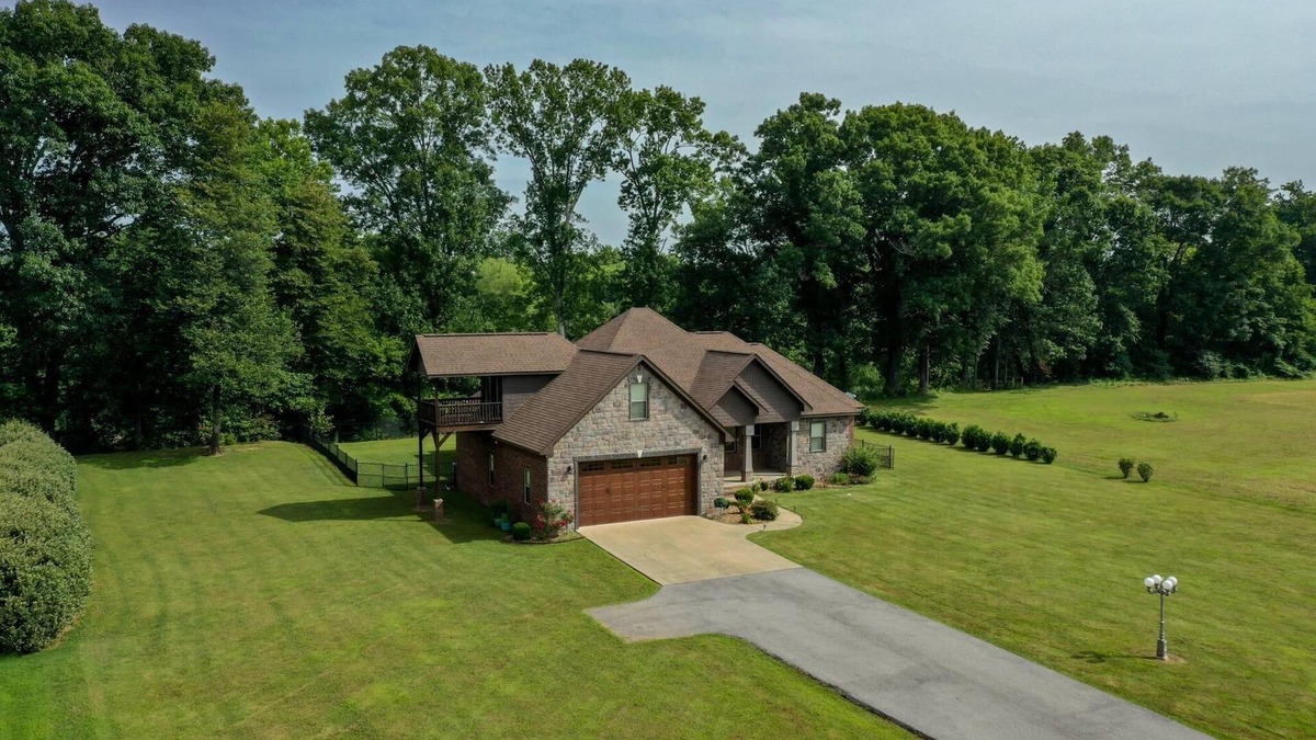 Pangburn House | Beautiful House on the River! Book now for Spring & Summer 2025!