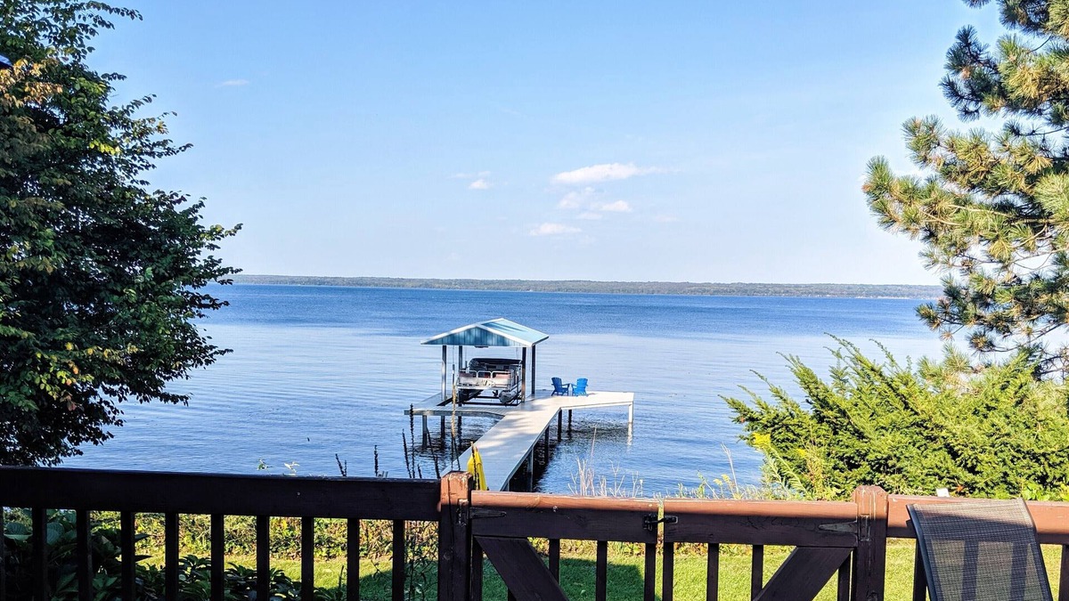 Town of Torrey House | Beautiful house on the lake