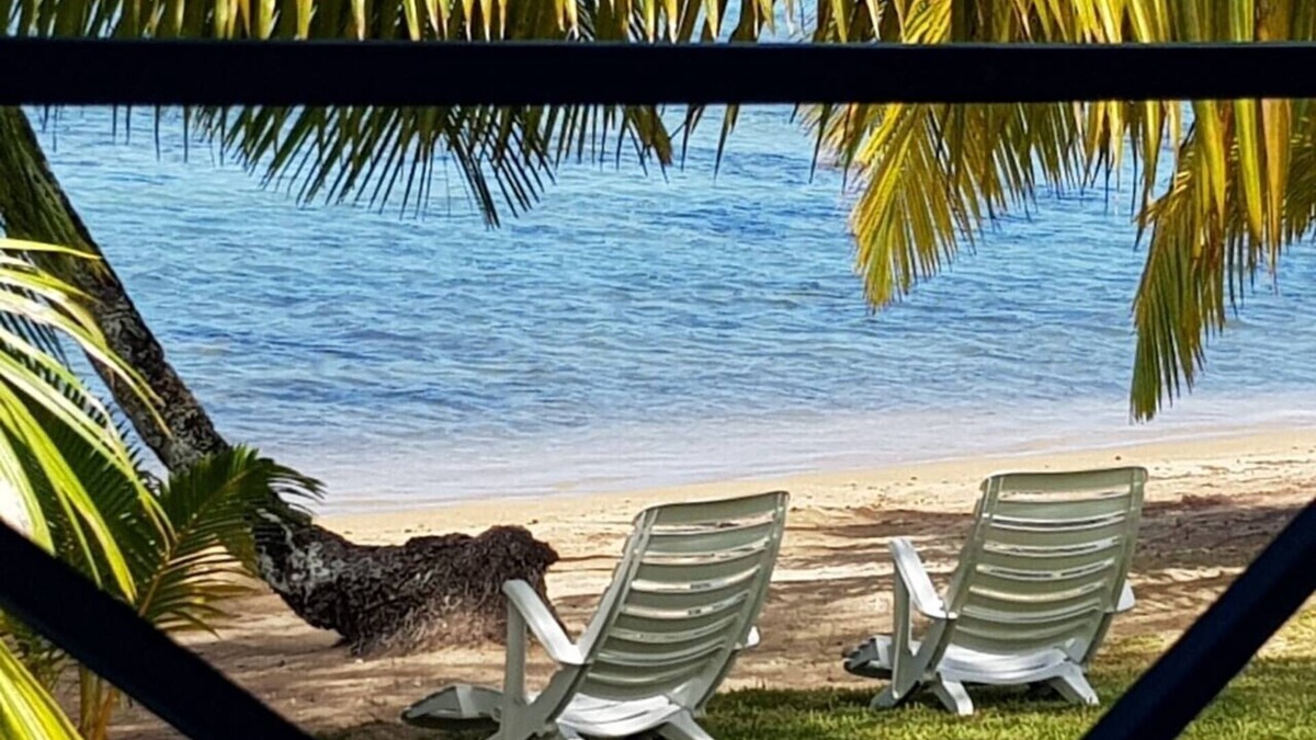 Paea House | Beautiful house on white sand beach
