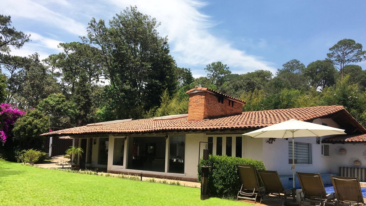 Valle de Bravo House | BEAUTIFUL HOUSE ONLY ONE LEVEL. Avándaro Golf Club. Dreamlike!