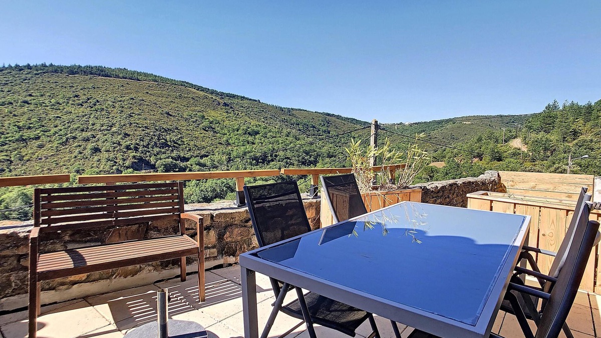 La Liviniere House | Beautiful house with views and a shared pool