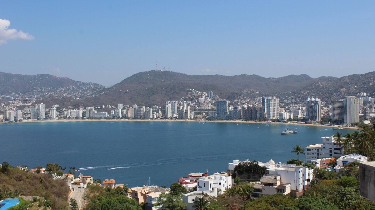 Las Brisas House | Beautiful House w/Gorgeous view to the Bay/At Brisas/Housekeeping and Cook.