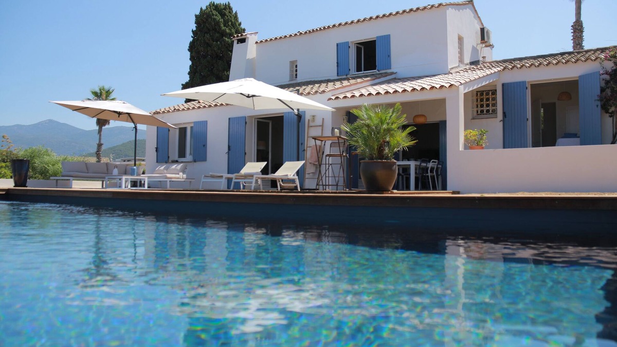Pietrosella Villa | Beautiful house with blue shutters 5 bedrooms, Heated swimming pool, Terrace