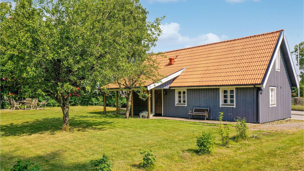 Vaxtorp House | Beautiful house with large garden in the middle of small Våxtorp.