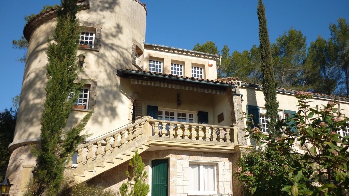 Lorgues Villa | Beautiful House With Tower Close To The Picturesque Town Of Lorgues.