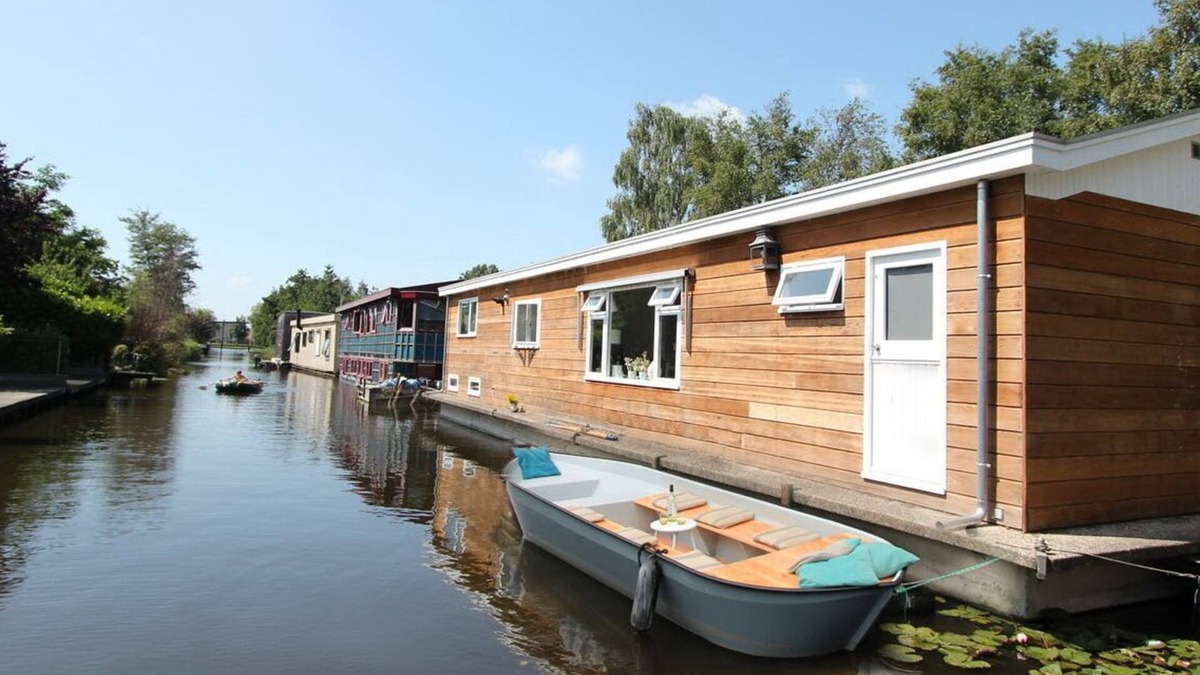 Zaandam Boat Rental | Beautiful houseboat at 15 min. from Amsterdam Central!