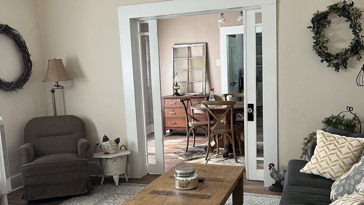 Gordonville House | Beautiful Hundred year old home in downtown Gordonville.